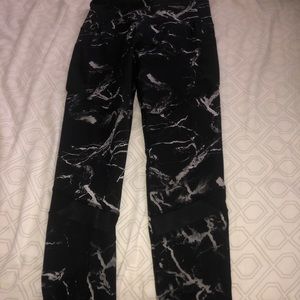 Marble leggings workout